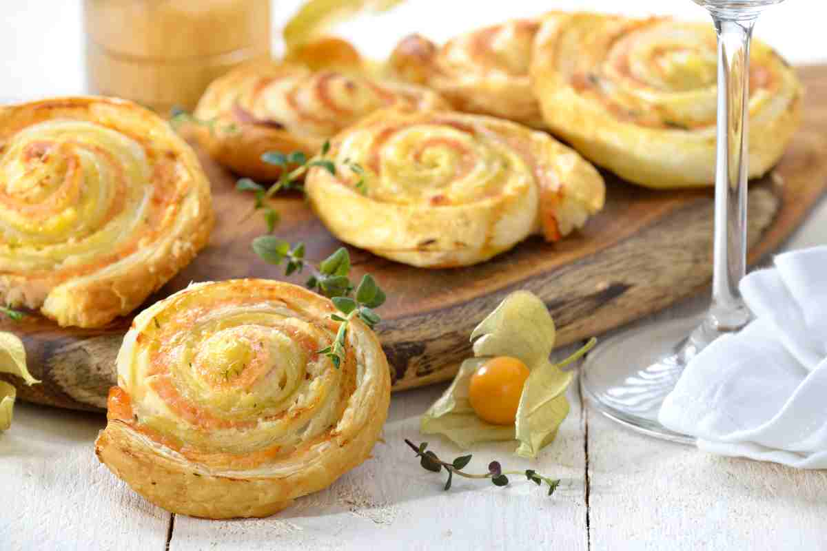 Girelle Di Pasta Sfoglia Con Salmone Ricetta Veloce Buttalapasta