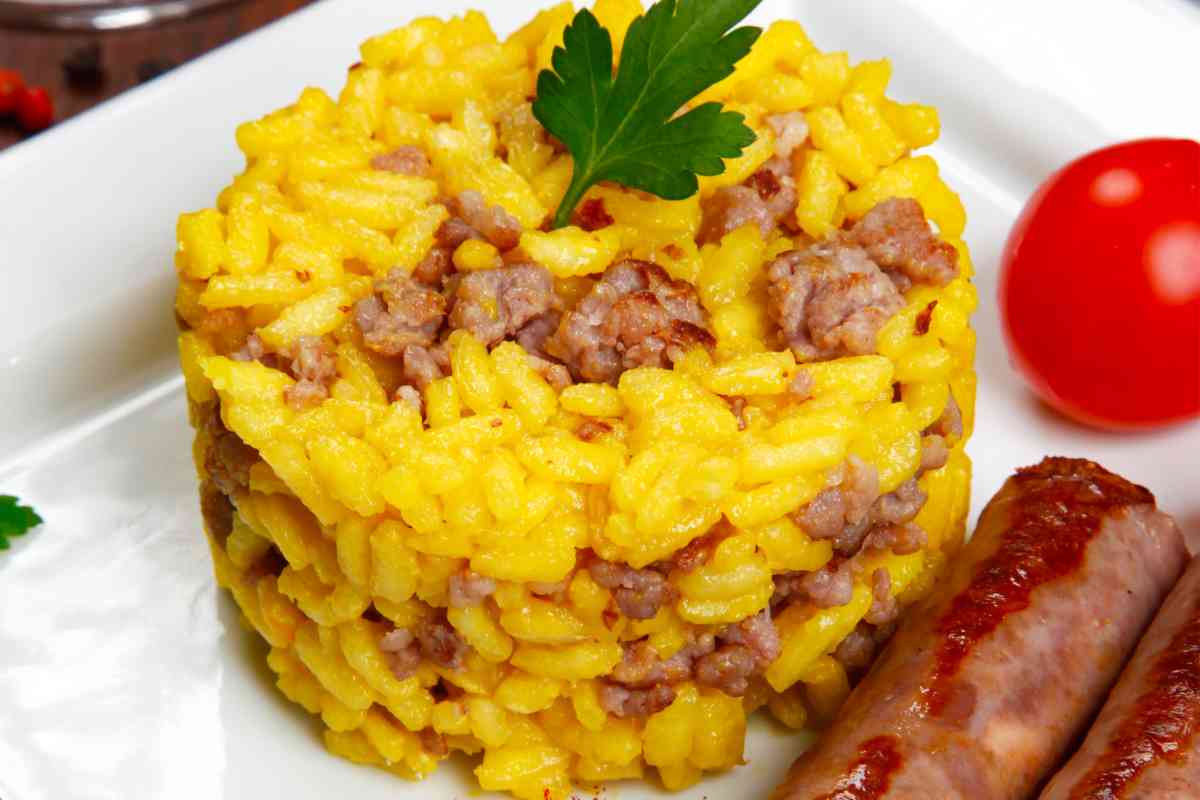 Risotto alla milanese con salsiccia