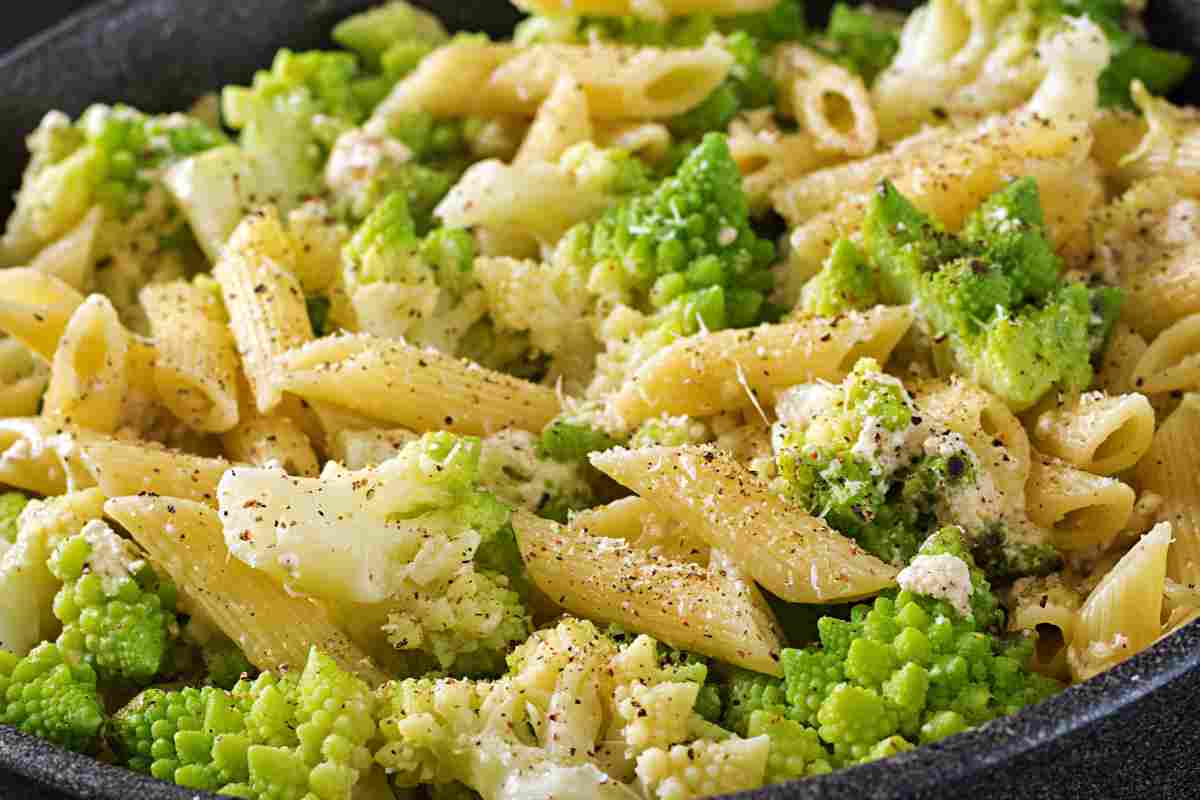 Pasta con broccolo romanesco vista da vicino