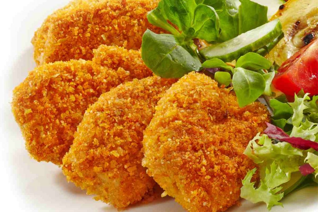 Nuggets di pollo in un piatto