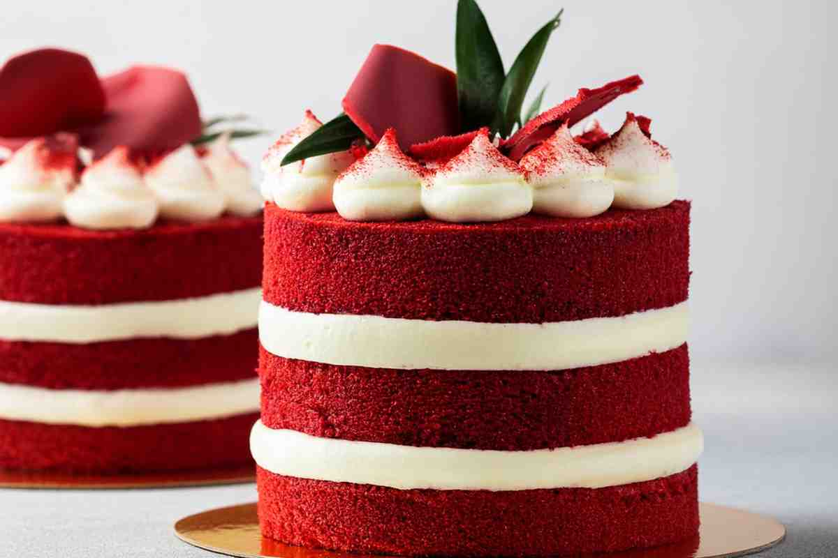 Torta Red Velvet su un vassoio