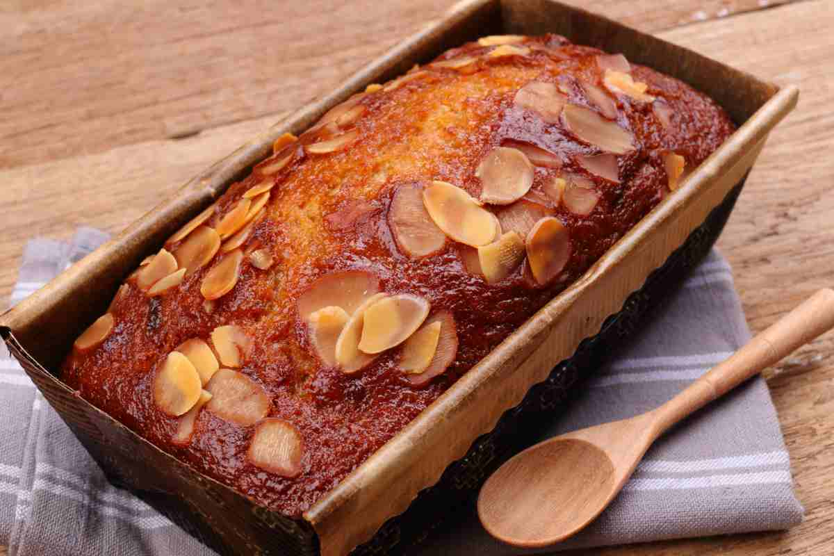 Plumcake alle mele nello stampo