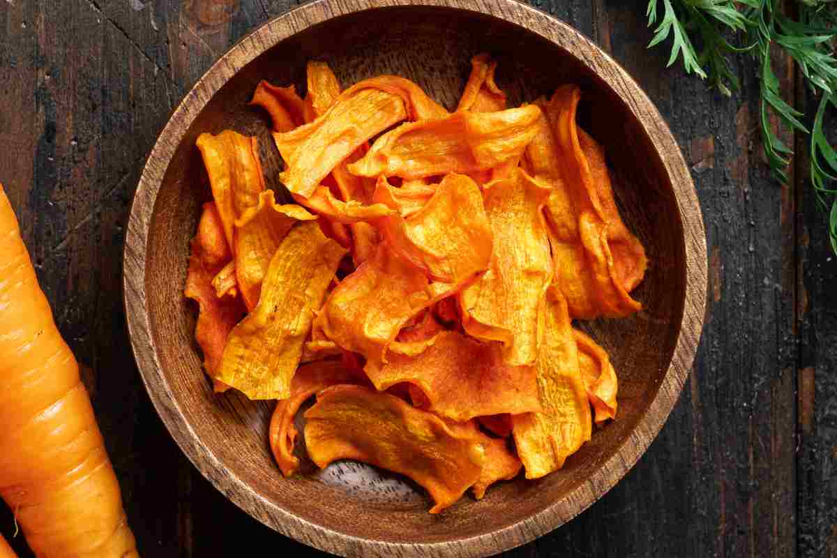 Chips di carote al forno, il mio spuntino preferito da sgranocchiare in ogni momento perché sono sfiziose e con poche calorie