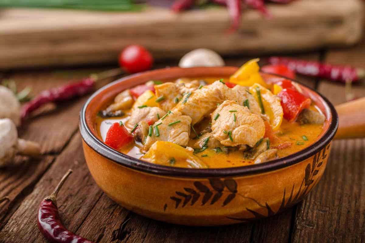 Pollo Al Curry Cremoso: Ricetta Facile E Veloce | Buttalapasta