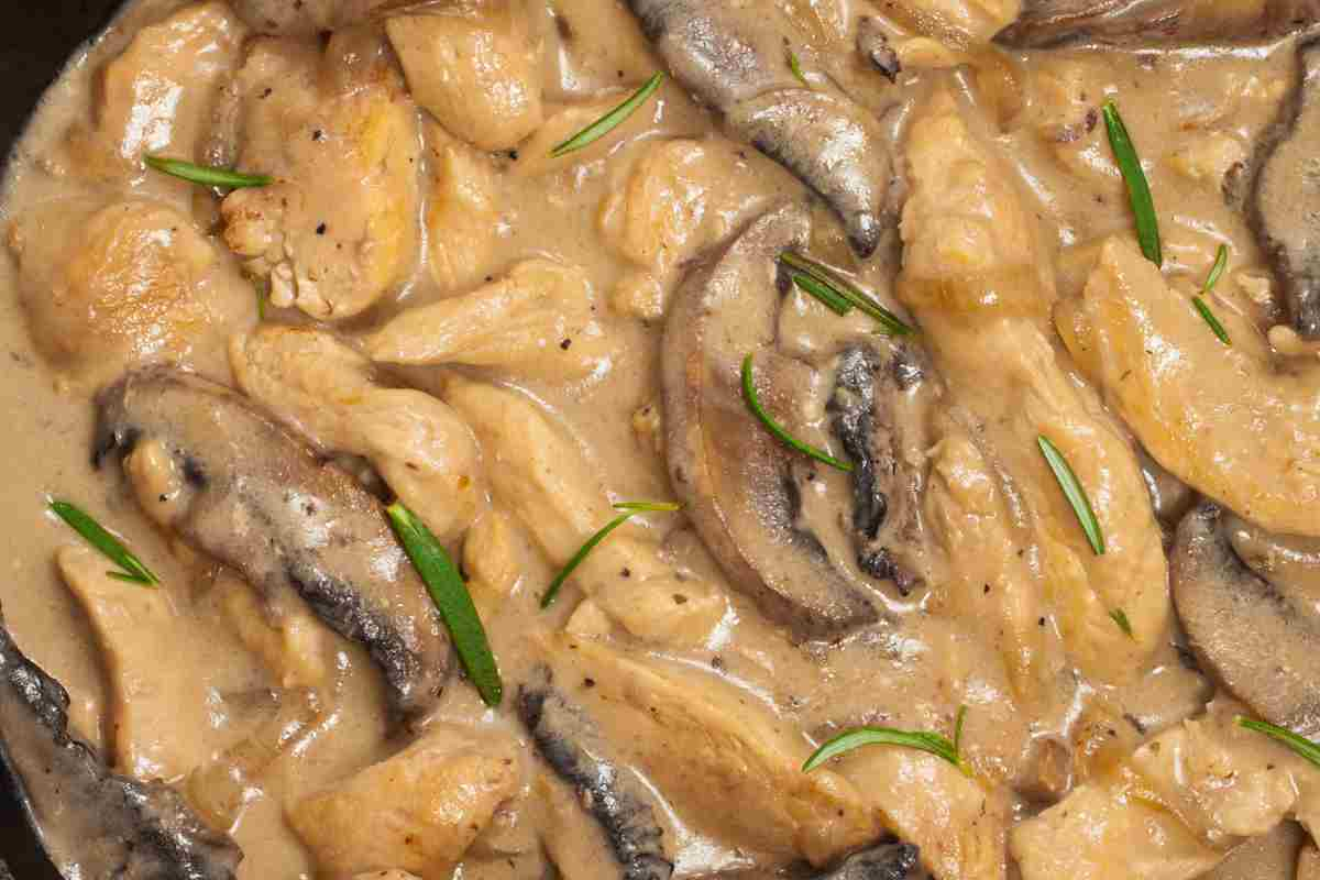 Scaloppine ai funghi porcini viste dall'alto