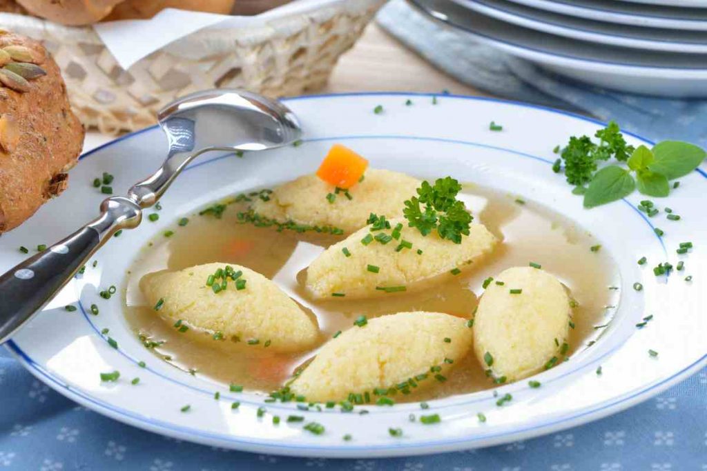 Gnocchi di semolino in brodo