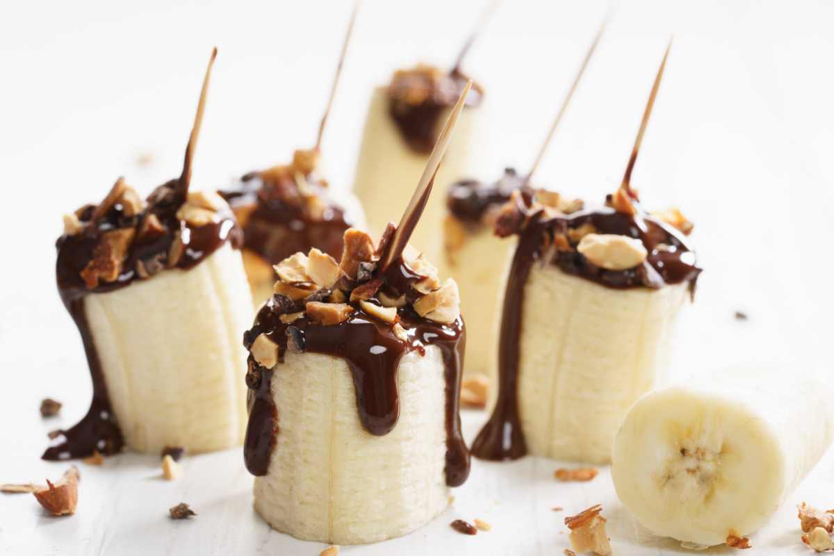 Bocconcini di banane e Nutella infilzati negli stecchini