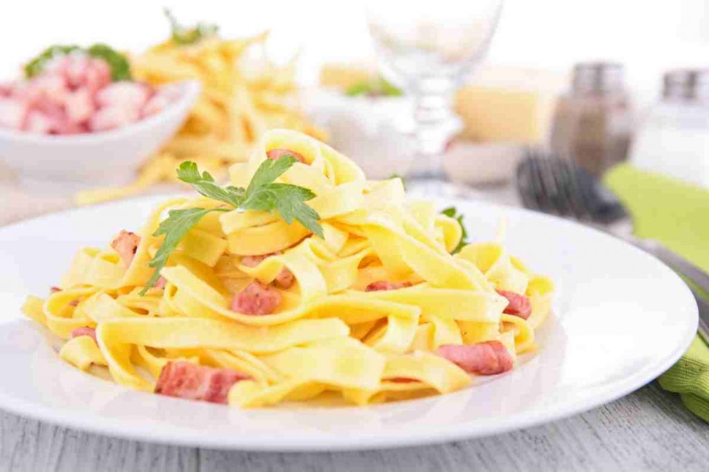 Tagliatelle con prosciutto crudo e limone