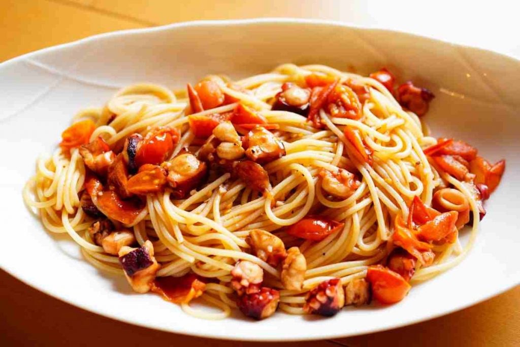 Spaghetti alla procida con polpo 