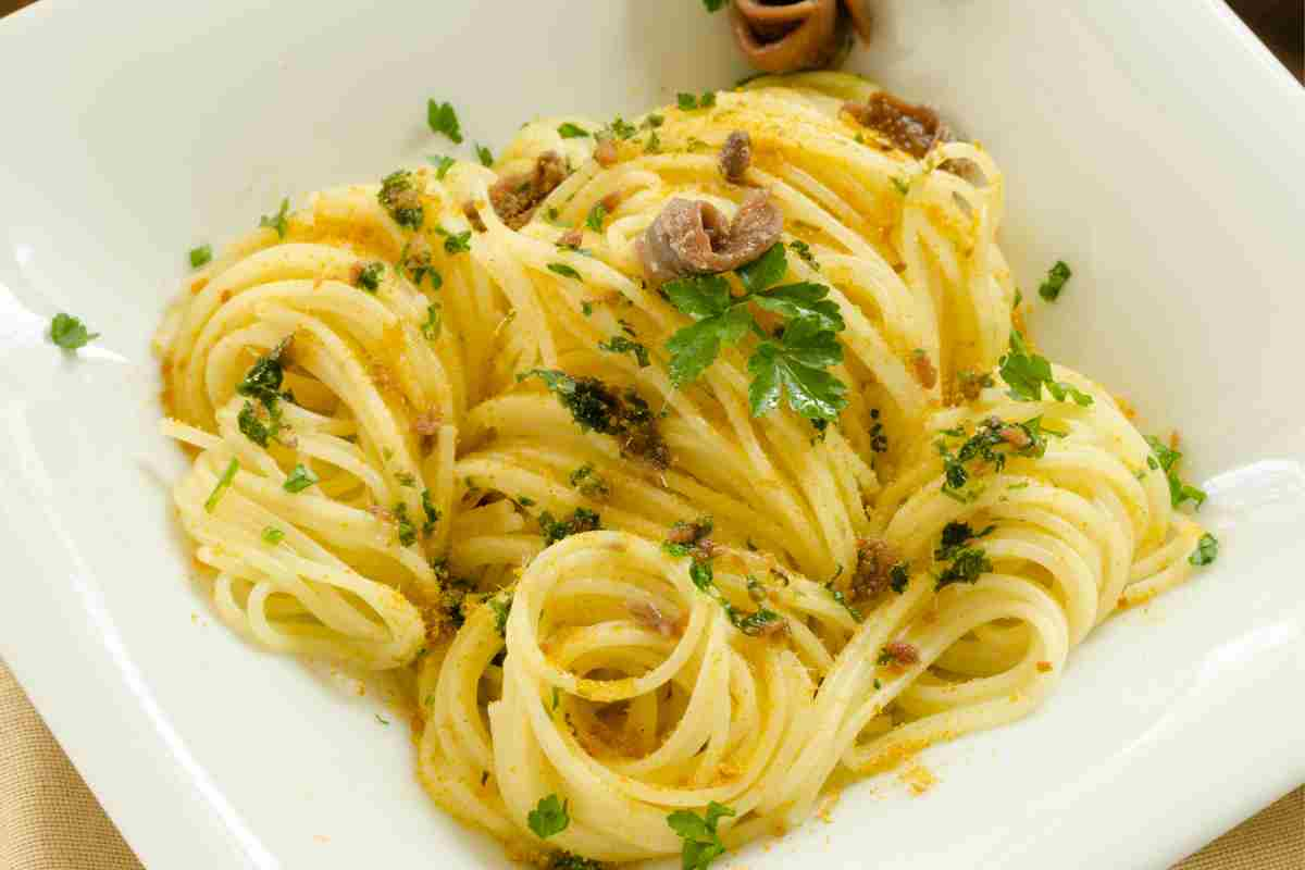 Spaghetti Con Colatura Di Alici, Ricetta Tradizionale Di Cetara Ricca ...