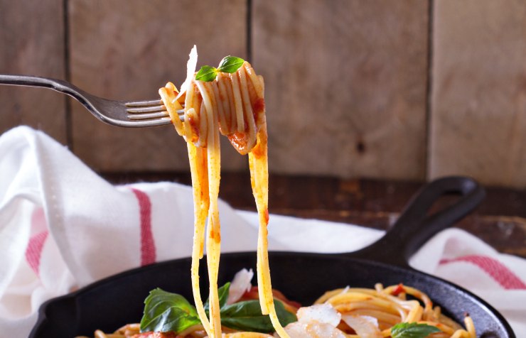 pasta con pomodori e basilico