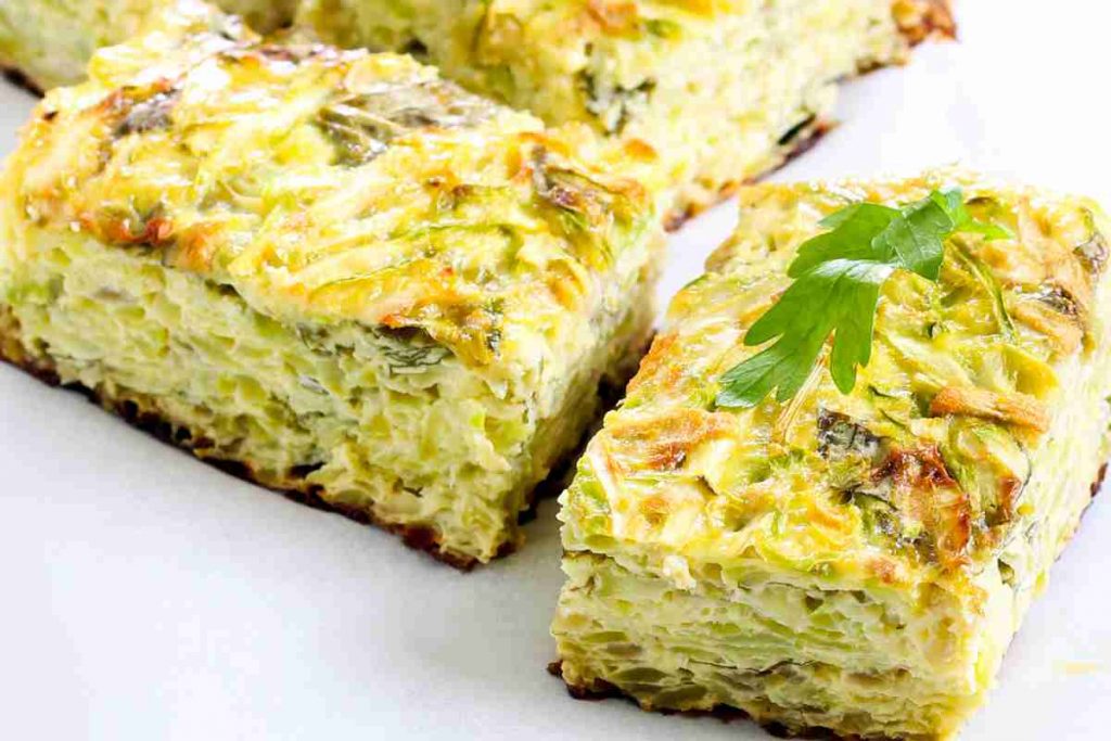 Sformato di zucchine tagliato a quadrotti