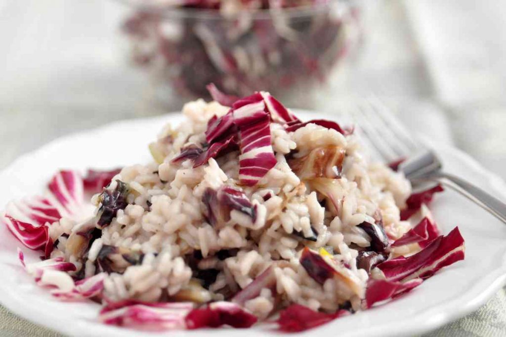 Risotto al radicchio per primi piatti di Capodanno colorati e sfiziosi