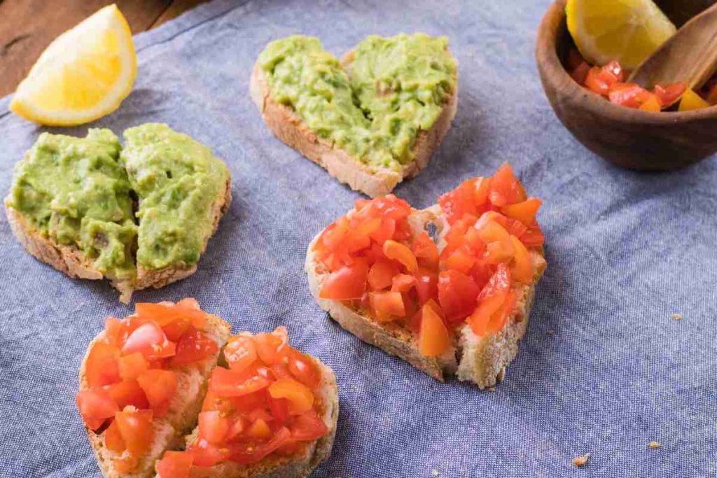 tartine a forma di cuore per gli antipasti di San Valentino 