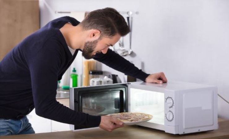 errore da non fare nel forno a microonde