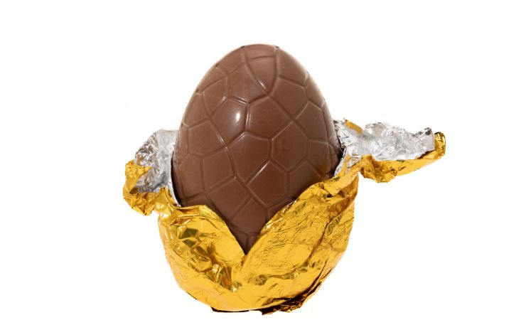 Uovo di cioccolato trucco per la sorpresa