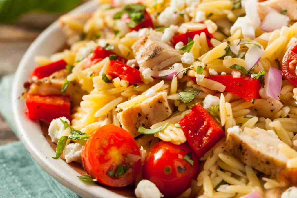 Insalata di pasta pollo e pomodorini