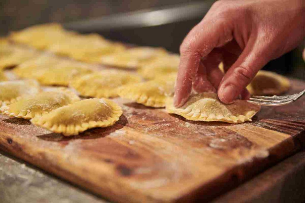 Ravioli ai fiori di zucca e ricotta fatti in casa