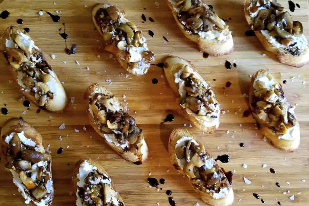 Crostini ai funghi per antipasti di natale