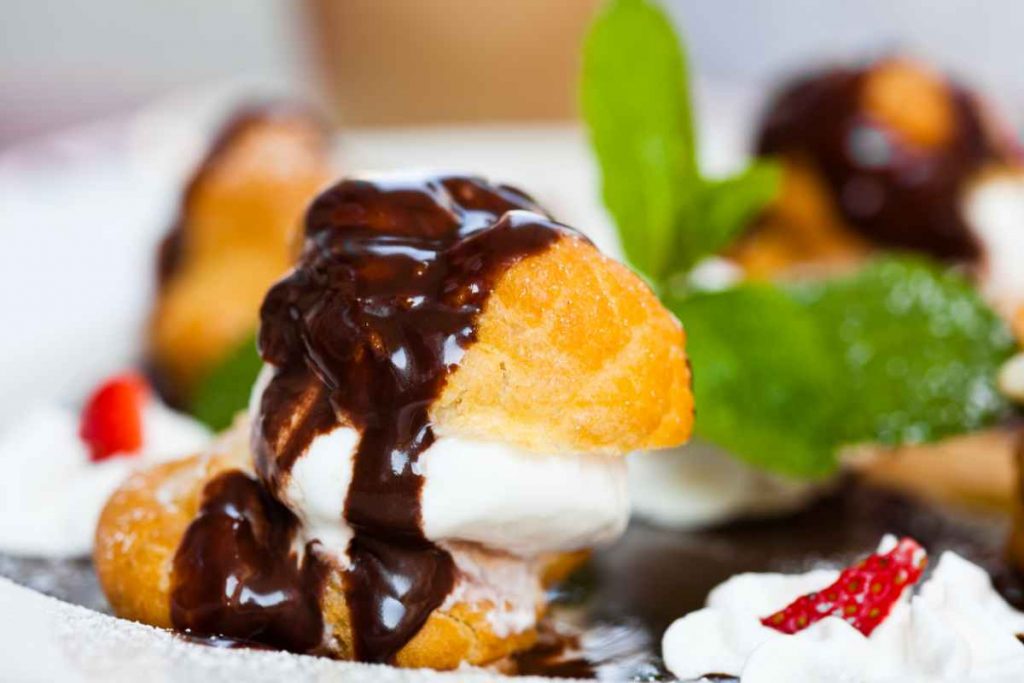 Profiteroles al gelato ricetta