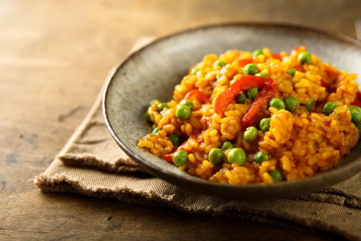 piatto di paella vegetariana