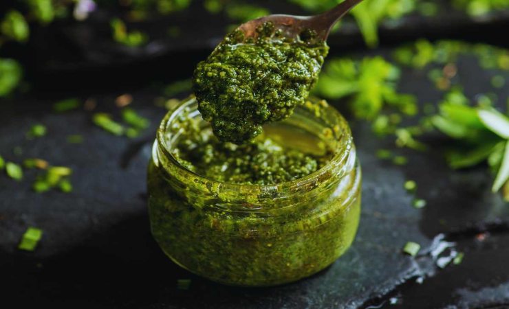 i trucchi per non fare annerire il pesto