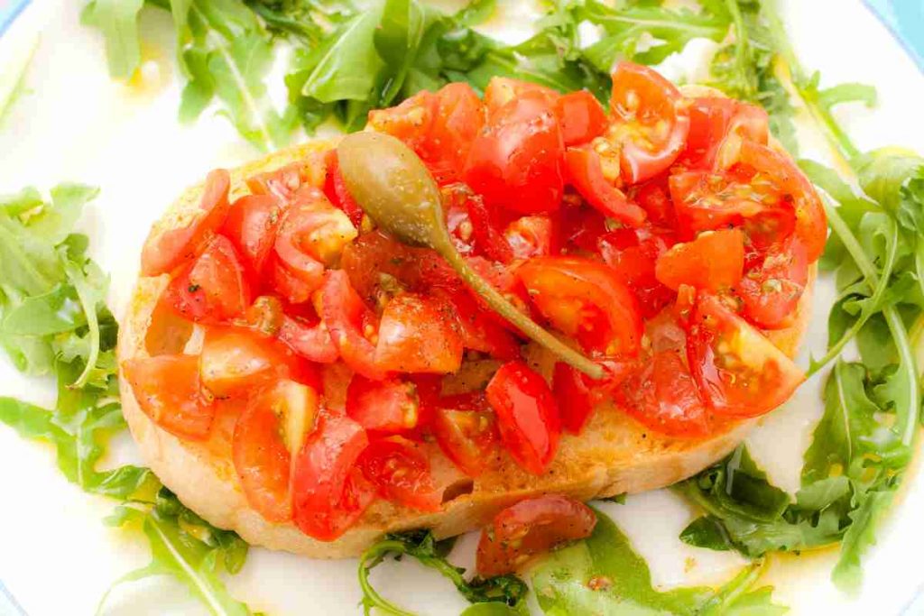 Bruschetta siciliana con capperi