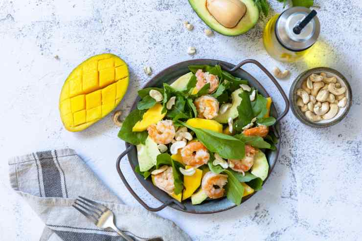 Insalata gamberi e mango ricetta