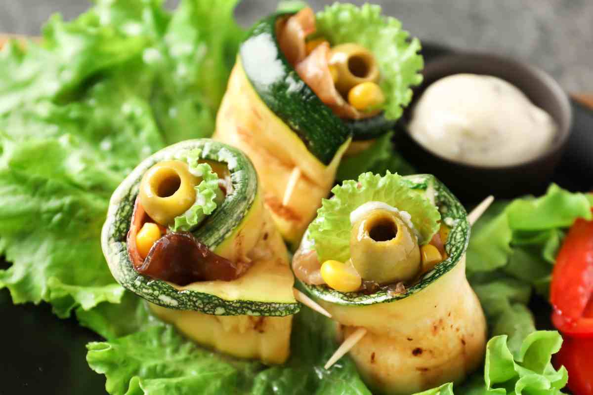 Involtini di zucchine grigliate con prosciutto