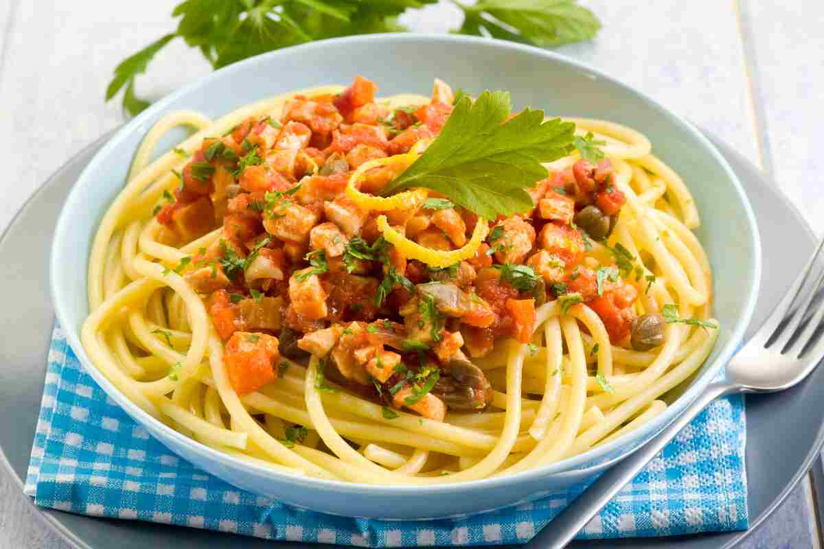 Pasta con pesce spada e pomodorini ricetta