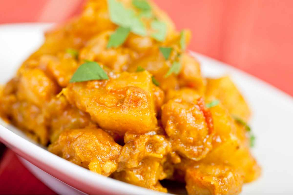 Patate al curry, ho trovato questa ricetta semplificata in un vecchio libro di cucina indiana e sono venute spettacolari