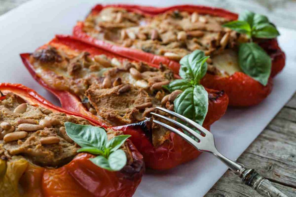 Peperoni ripieni di patate e tonno ricetta