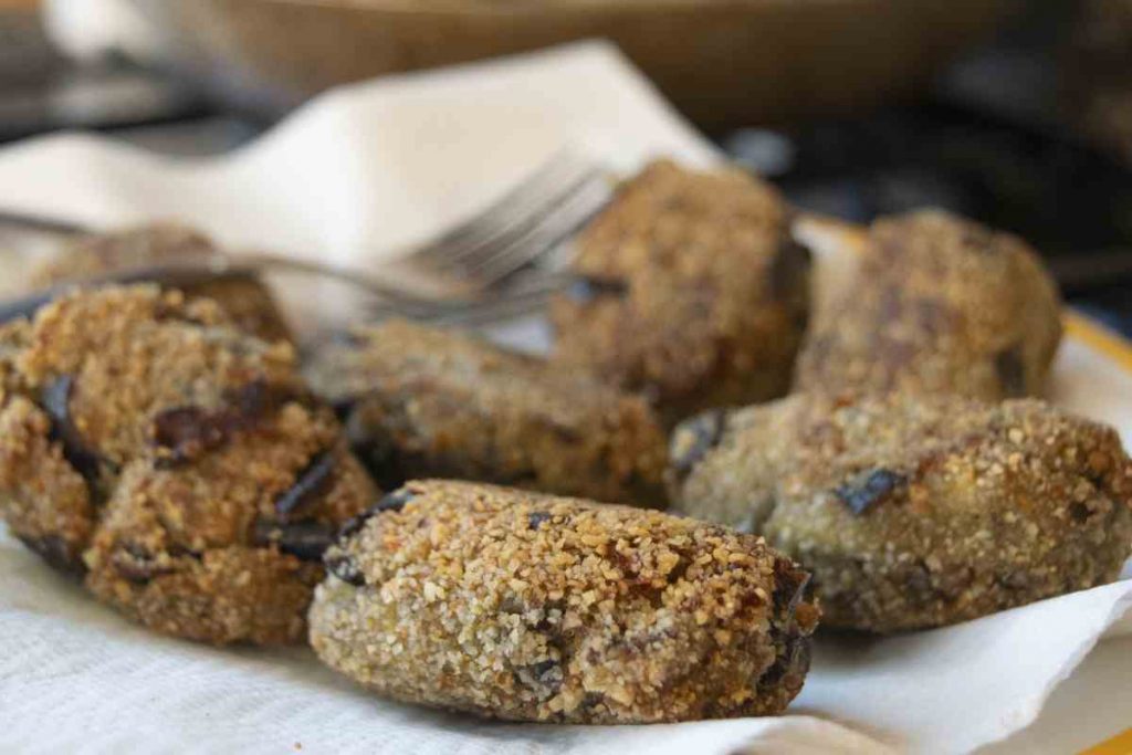 Polpette di carne e melanzane appena fritte