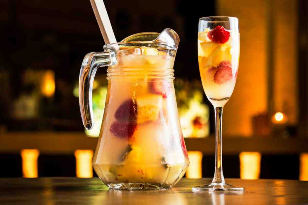 Sangria al vino bianco ricetta