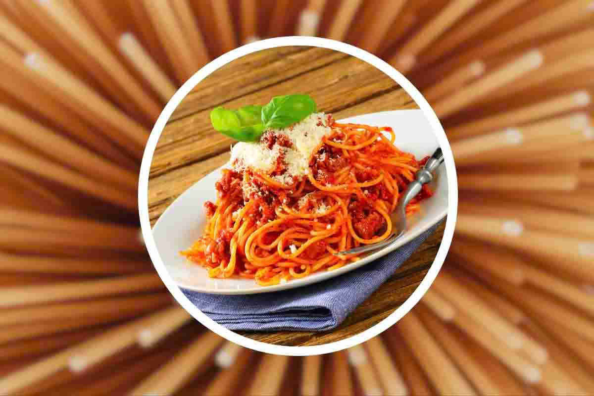 Spaghetti al pomodoro fresco ricetta