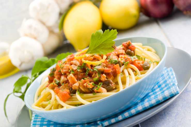 pasta pesce spada e pomodorini ricetta