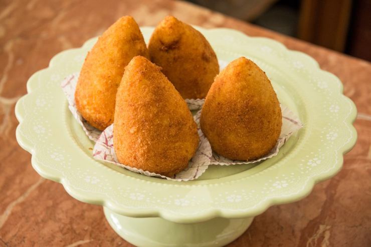 arancine su un piatto 