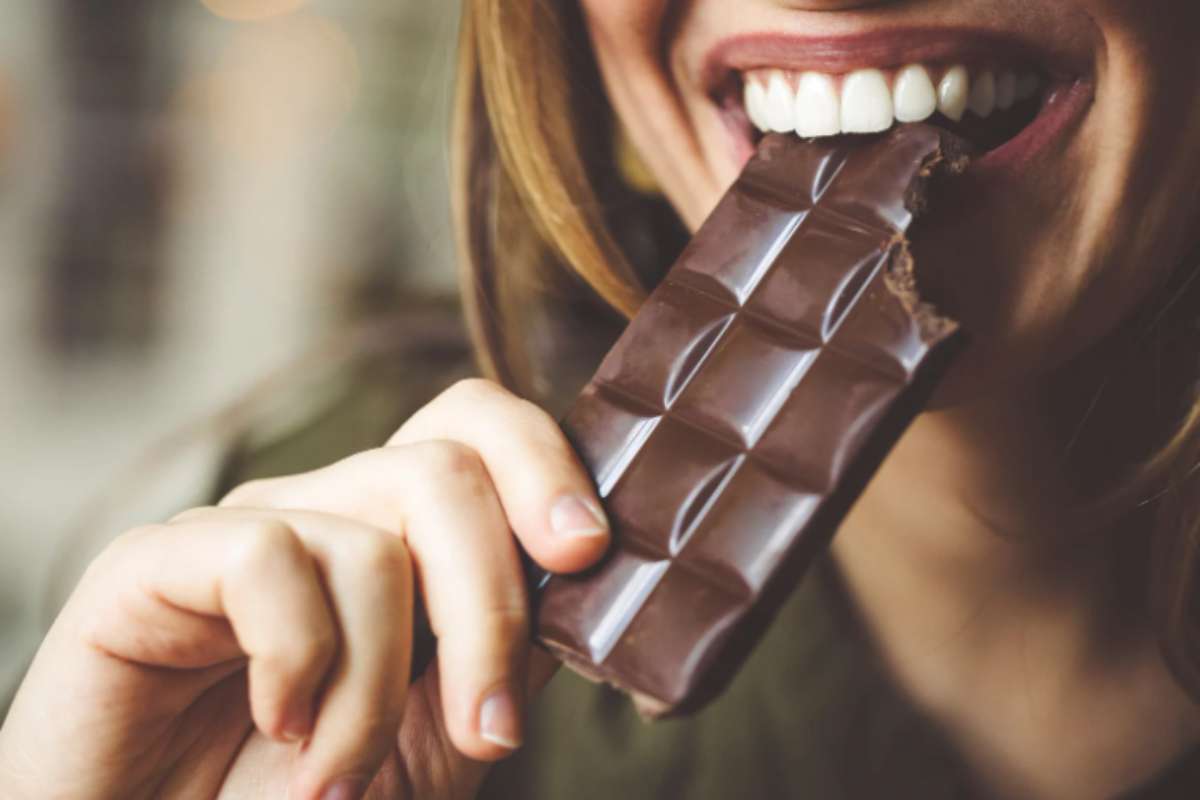 Trovi sempre il cioccolato molliccio o sciolto in estate? Come conservarlo al meglio