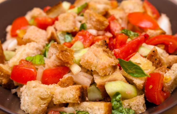 ricetta insalata di pane