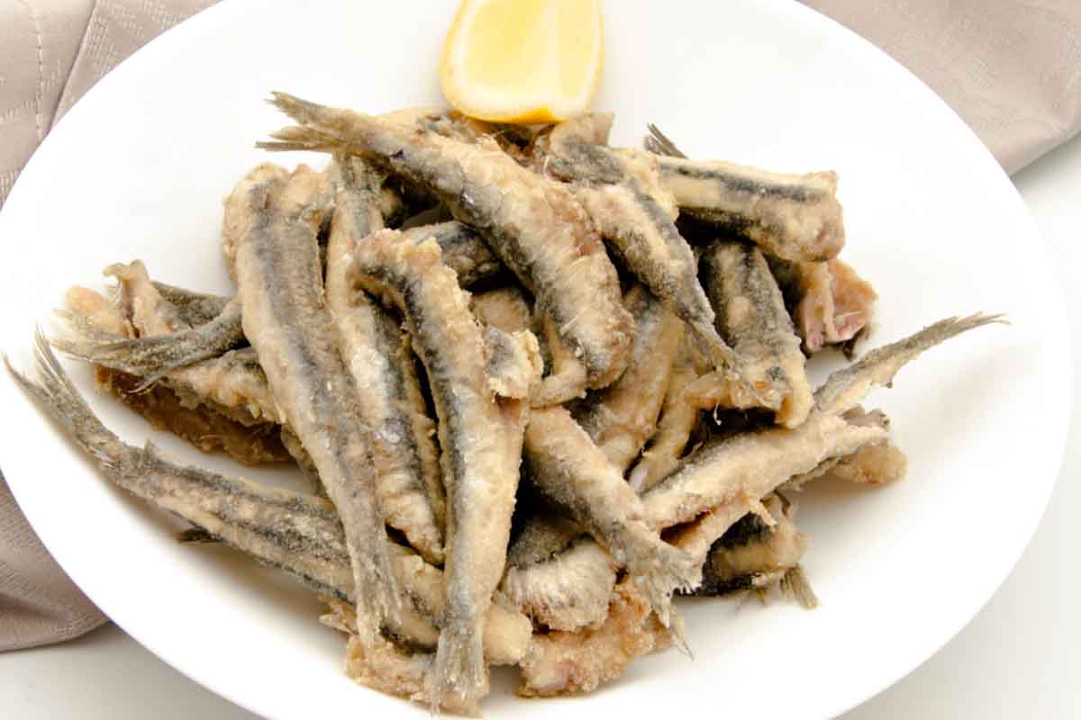 Semplicemente sciabacheddu: non è una classica frittura di mare, a Messina si fa così e te ne innamori