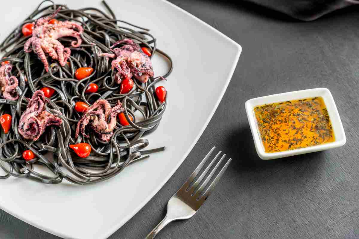 spaghetti al nero di seppia ricetta facile