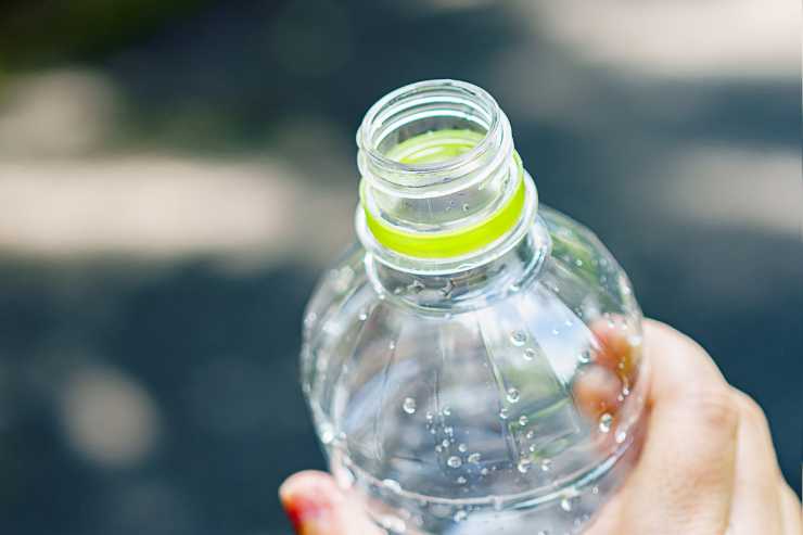 Bottiglia di plastica trucco polpette