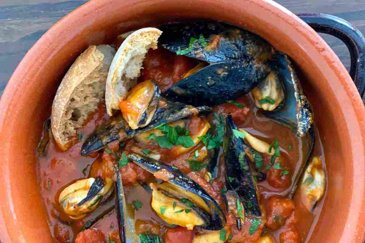 Le hai mai fatte le cozze alla tarantina? Mamma che profumino: conquistano anche te