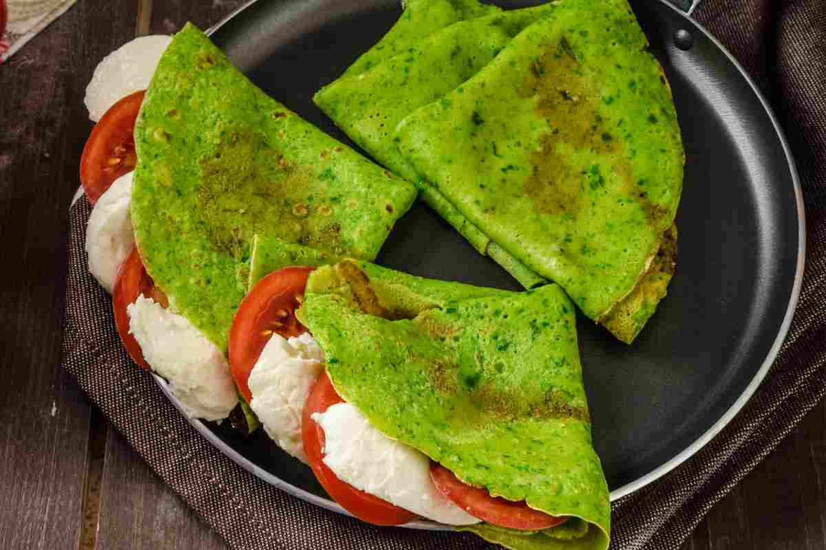 Crepes agli spinaci avocado e pomodoro ricetta