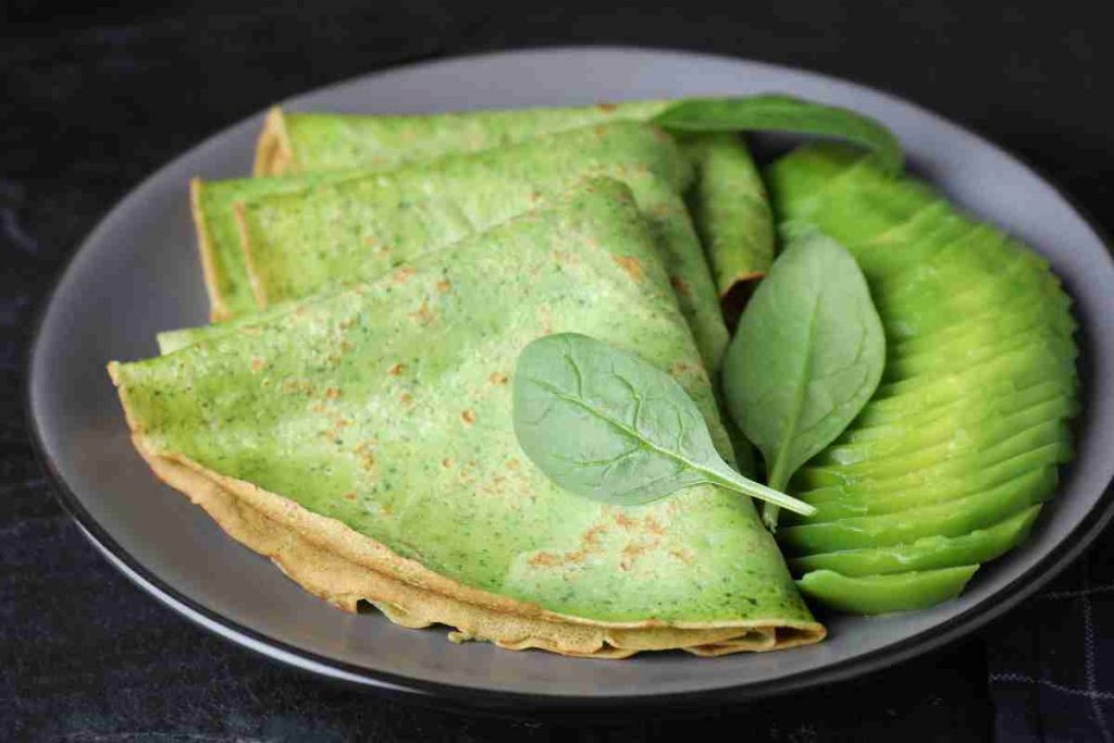 Crepes agli spinaci e avocado ricetta