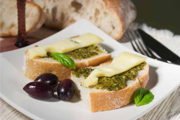 pesto di acciughe e olive ricetta