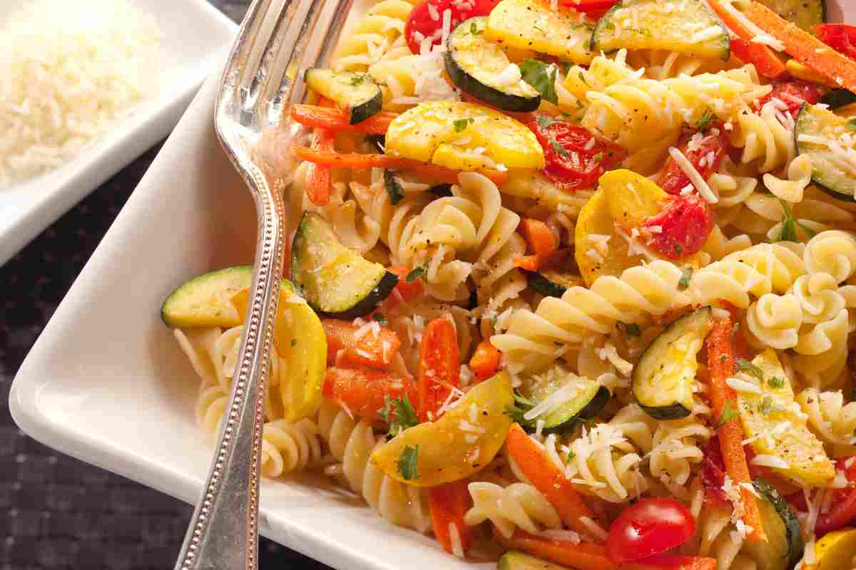 Insalata di pasta con zucchine e mix di pomodorini | Buttalapasta