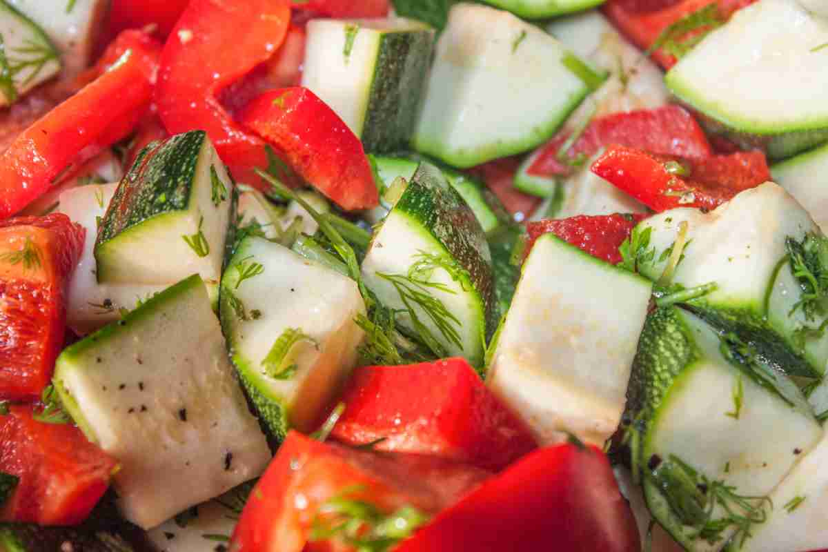 Insalata di zucchine pomodori mozzarella ricetta