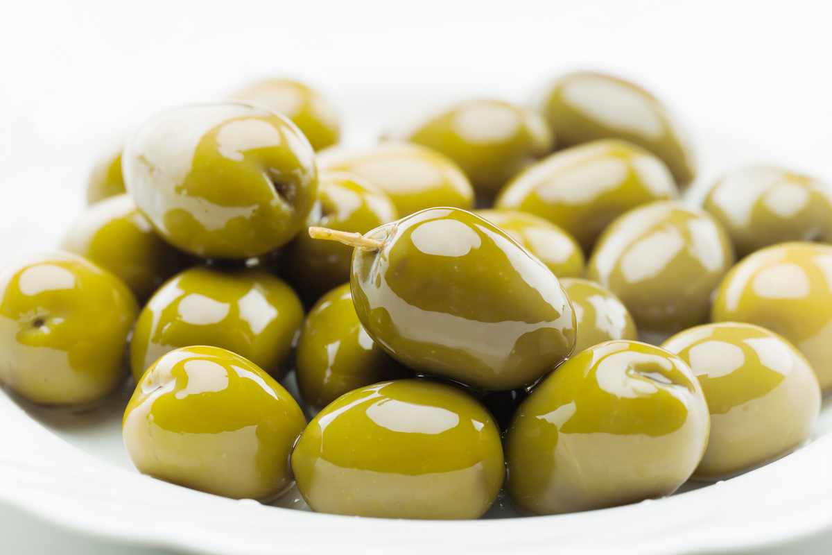 Olive denocciolate in un attimo: il segreto dei cuochi ti sorprenderà