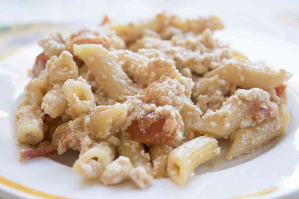 Pasta con ricotta e pangrattato ricetta